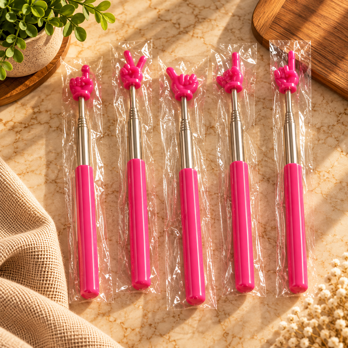 Extendable Hand Back Scratcher – Pink